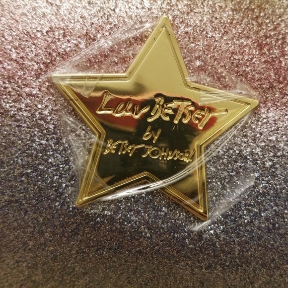 Betsey Johnson Mini Barell w/ detachable Strap - Picture 2 of 4